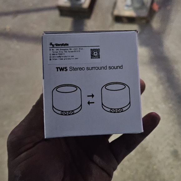 Bluetooth speaker - Picture 1 of 5
